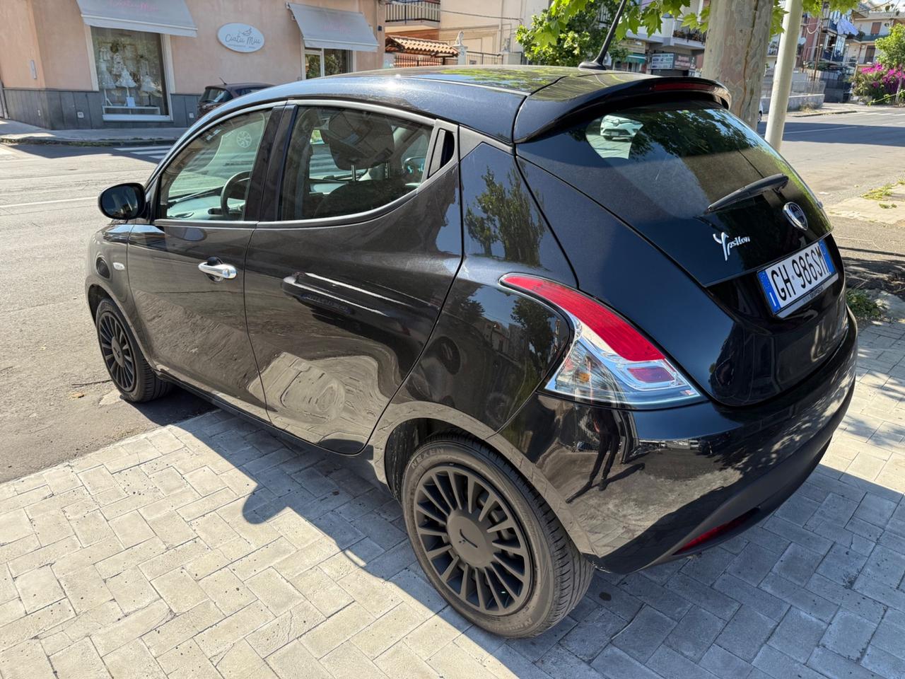 Lancia Ypsilon 1.0 FireFly 5 porte S&S Hybrid Ecochic A. Ferretti