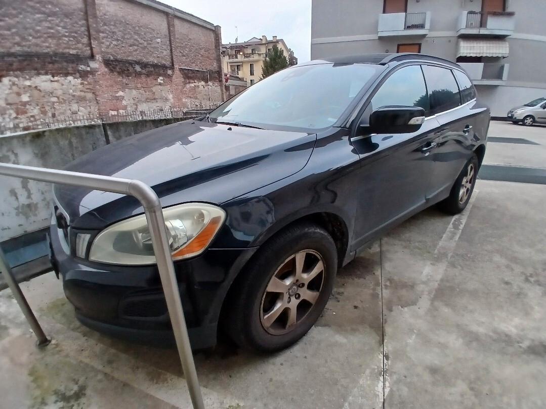 Volvo XC60 Momentum *CAMBIO DA VEDERE*
