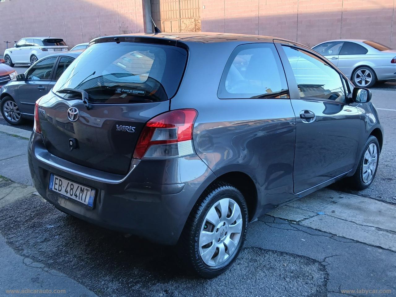 TOYOTA Yaris 1.0 3p.