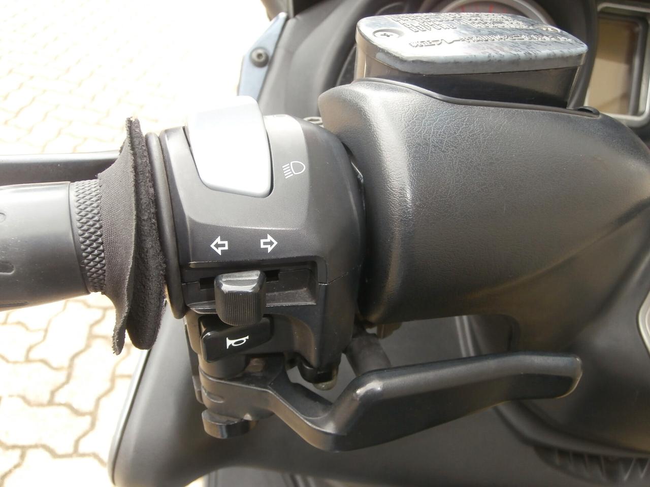 Yamaha T Max T-Max 500 (2004 - 07) passaggio incluso.