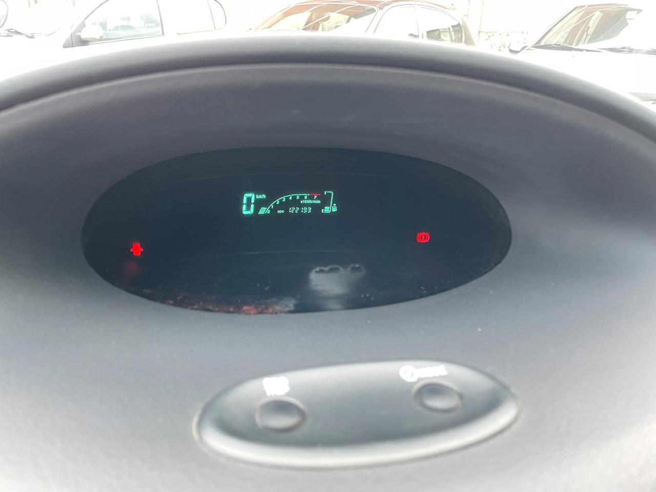 Toyota Yaris 1.0i 16V cat 5 porte Sol