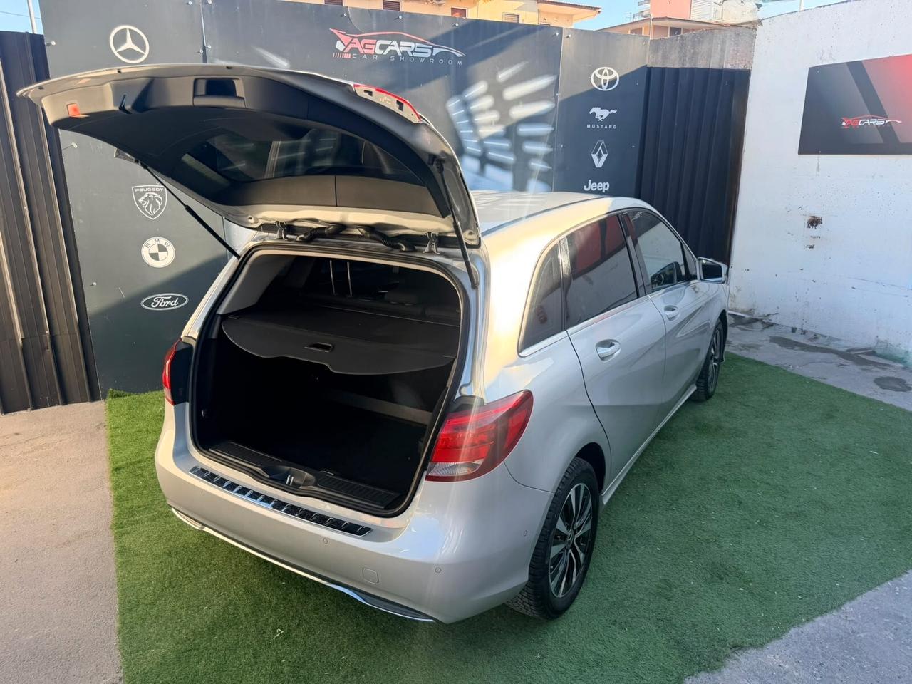 Mercedes-benz B 180 Premium