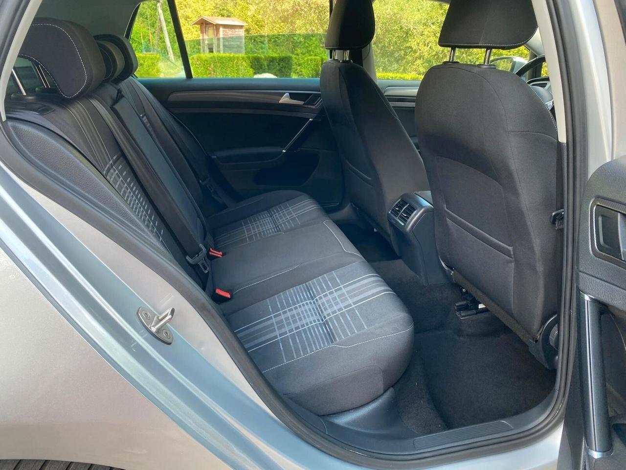 Volkswagen Golf LOUNGE1.6 TDI 110 CV