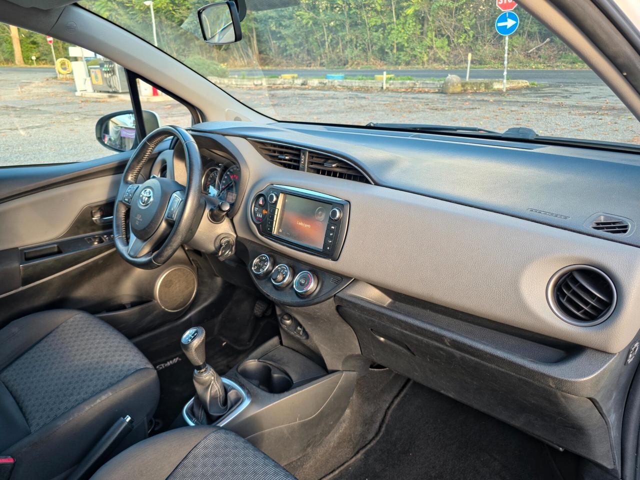 Toyota Yaris 1.0 5 porte Lounge CV-69 E6 Manuale NEO 2015