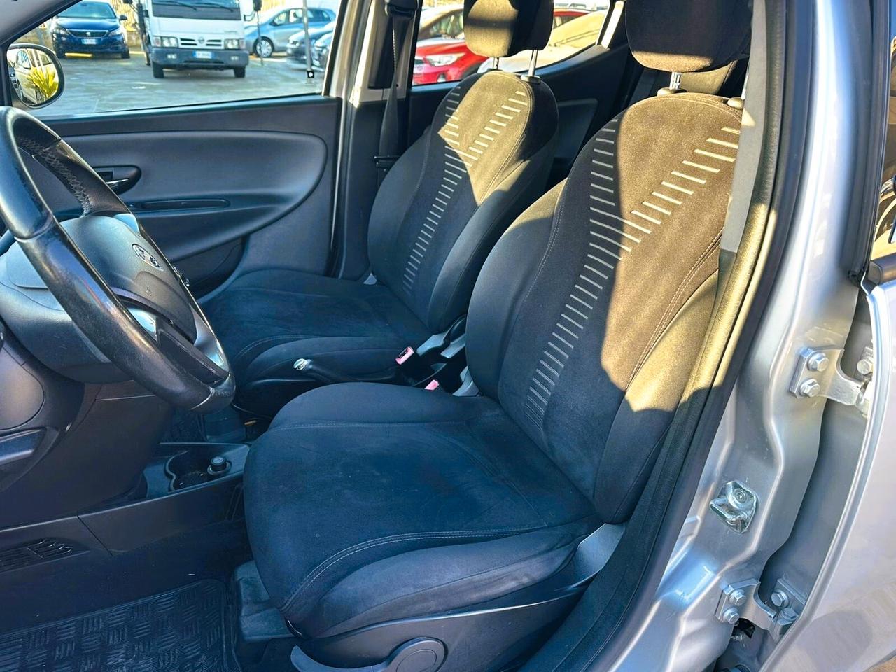 Lancia Ypsilon 1.2 69 CV Unyca