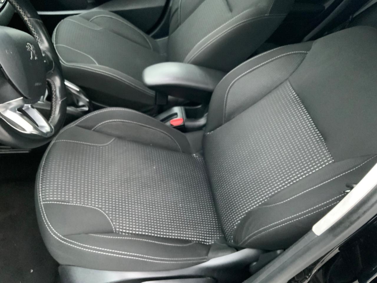 Peugeot 208 PureTech 82 5p. GPL Allure