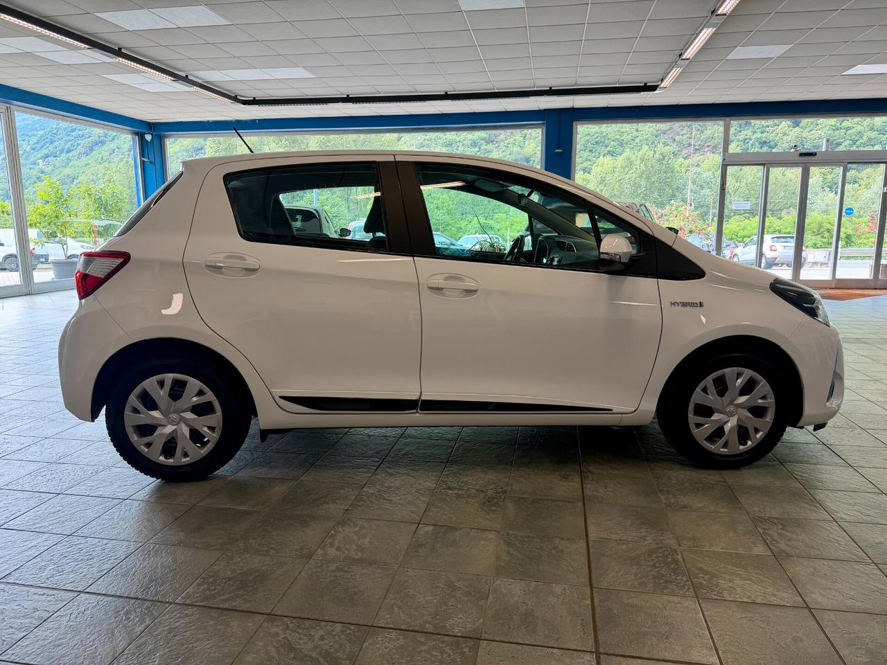 Toyota Yaris 1.5 Hybrid Active-CAMBIO AUTOMATICO-NEOPATENTATI-