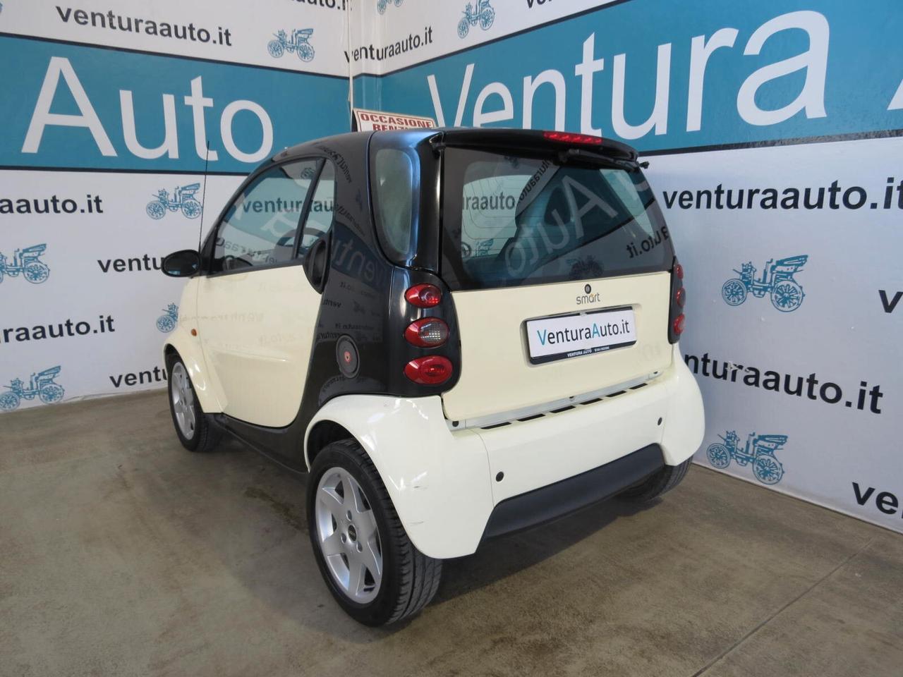 Smart 700 city-coupé pure (45 kW)