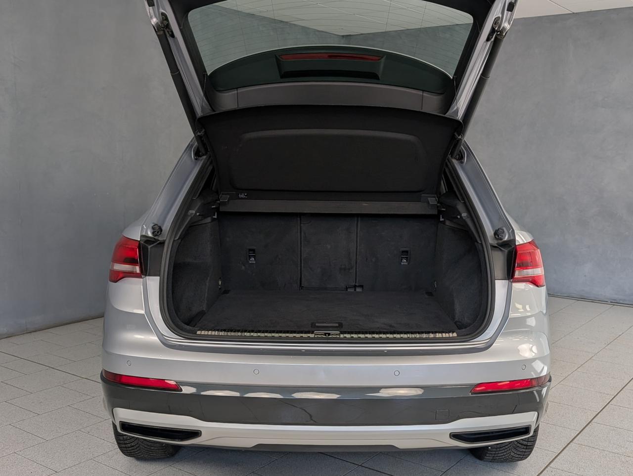 Audi Q3 35 TDI S-tronic Business Advanced