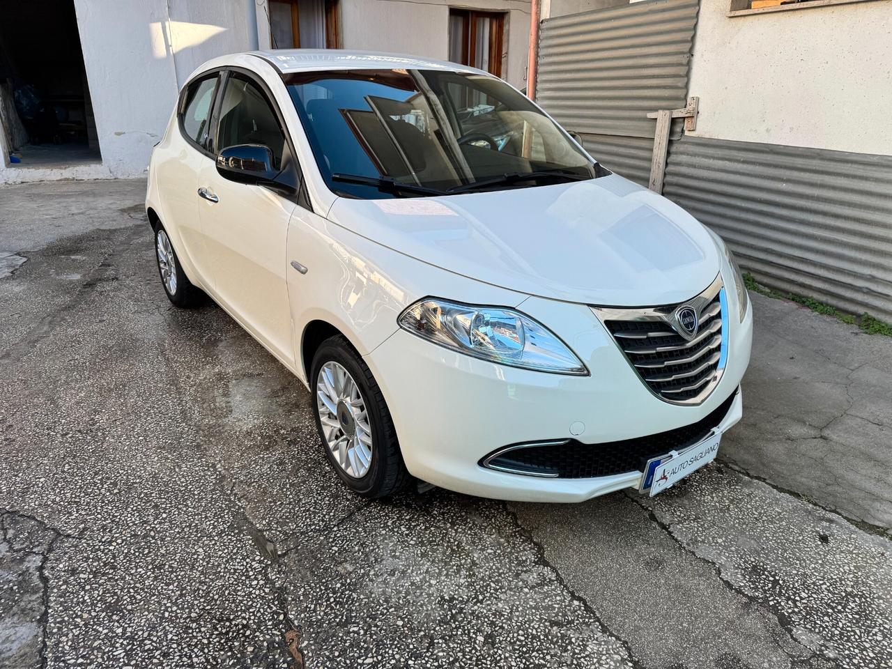 Lancia Ypsilon 1.2 69 CV 5 porte S&S Gold