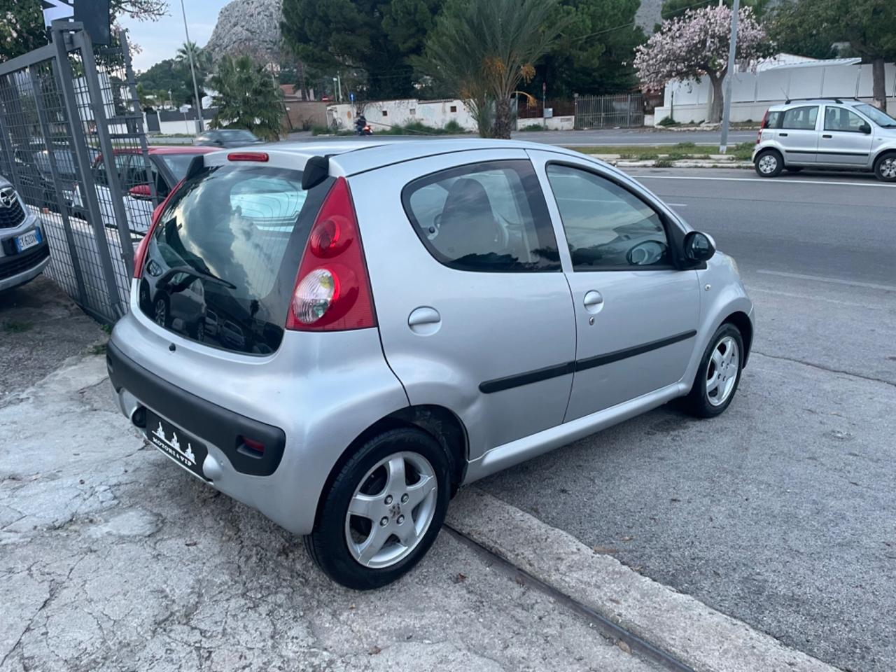 PEUGEOT 107 1.0 68cv 5p Sweet Years