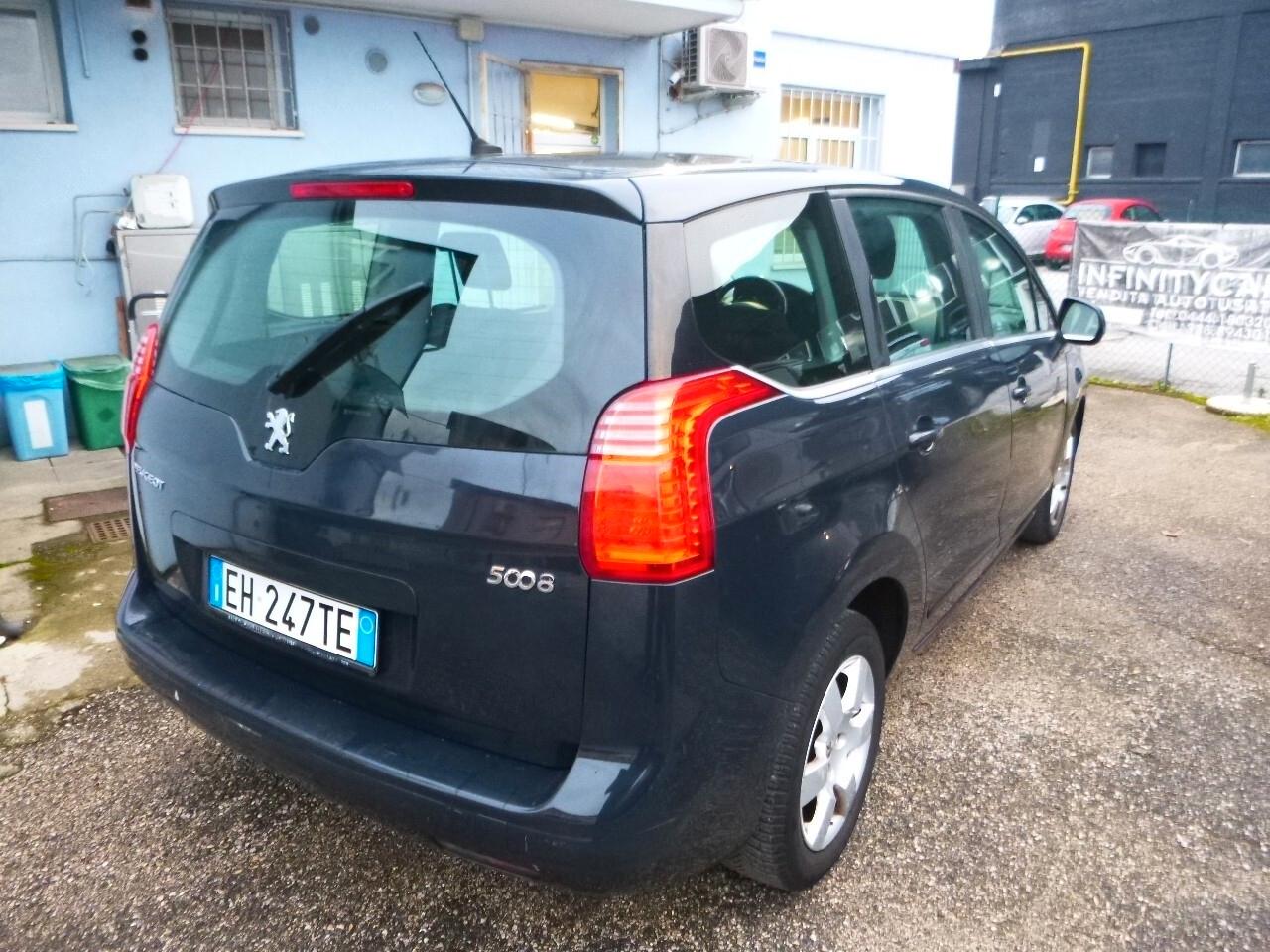 Peugeot 5008 1.6 e-HDi 112CV Stop&Start cambio robotizzato Féline