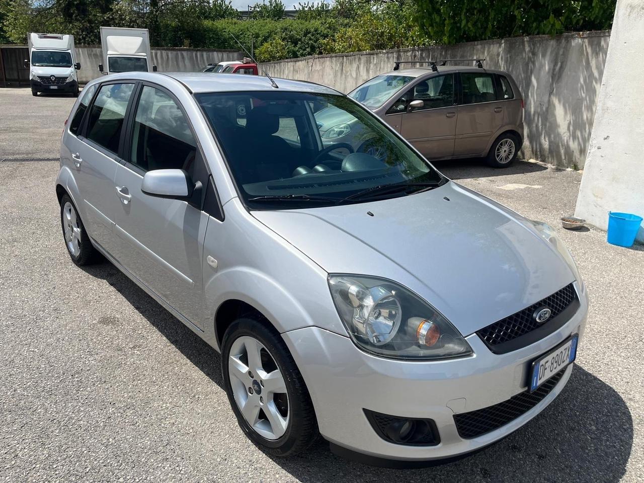 Ford fiesta 5 P-1.4 tdci- km 90000-2007