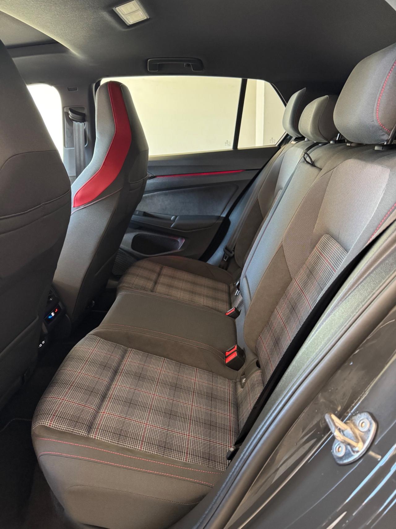 Volkswagen Golf 2.0 TSI GTI DSG