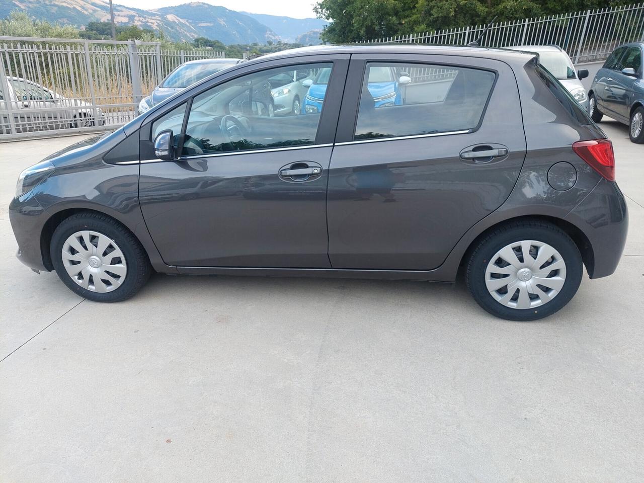 Toyota Yaris 1.0 5 porte 86.000KM