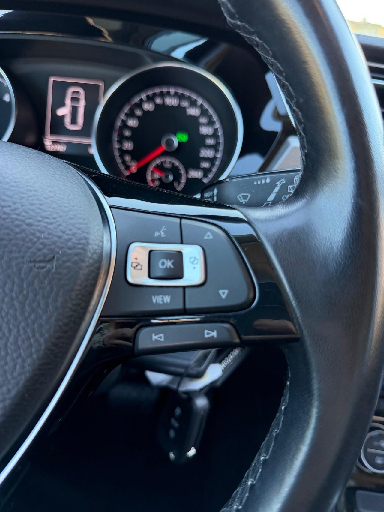 Volkswagen Touran 1.6 TDI 115 CV SCR DSG Executive BlueMotion Tech. Neopatentati