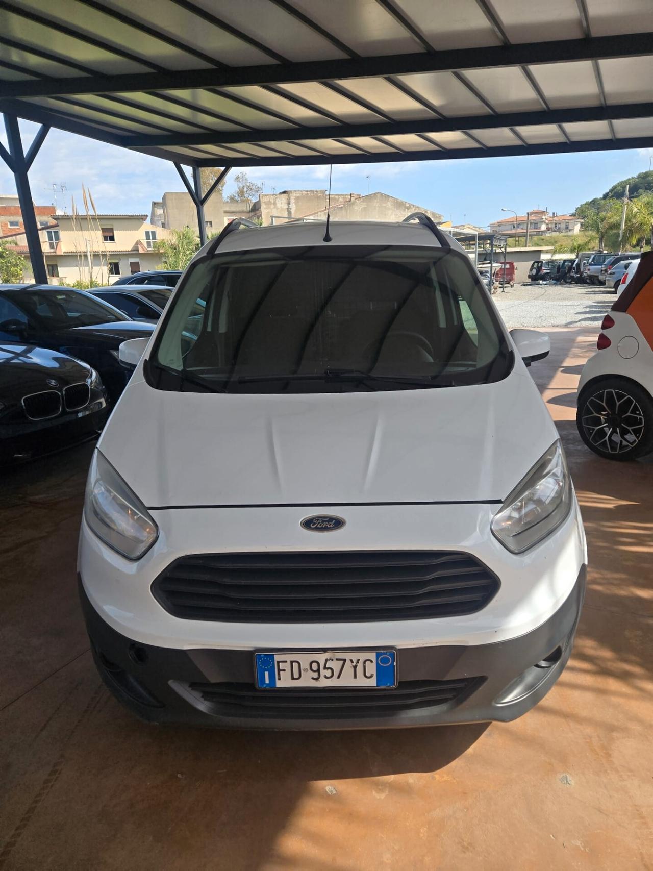Ford Tourneo Courier 1.5 TDCI 95 CV Titanium