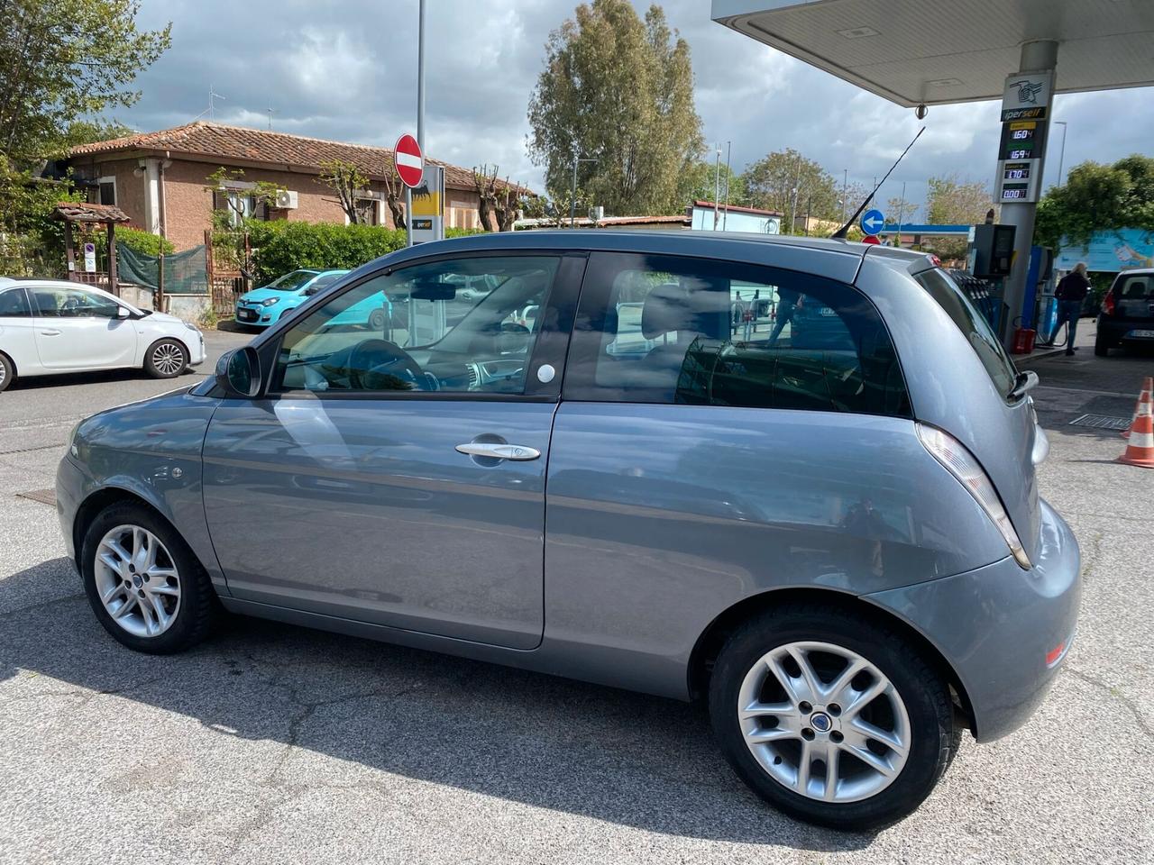 Lancia Ypsilon 1.4 Argento Ecochic GPL