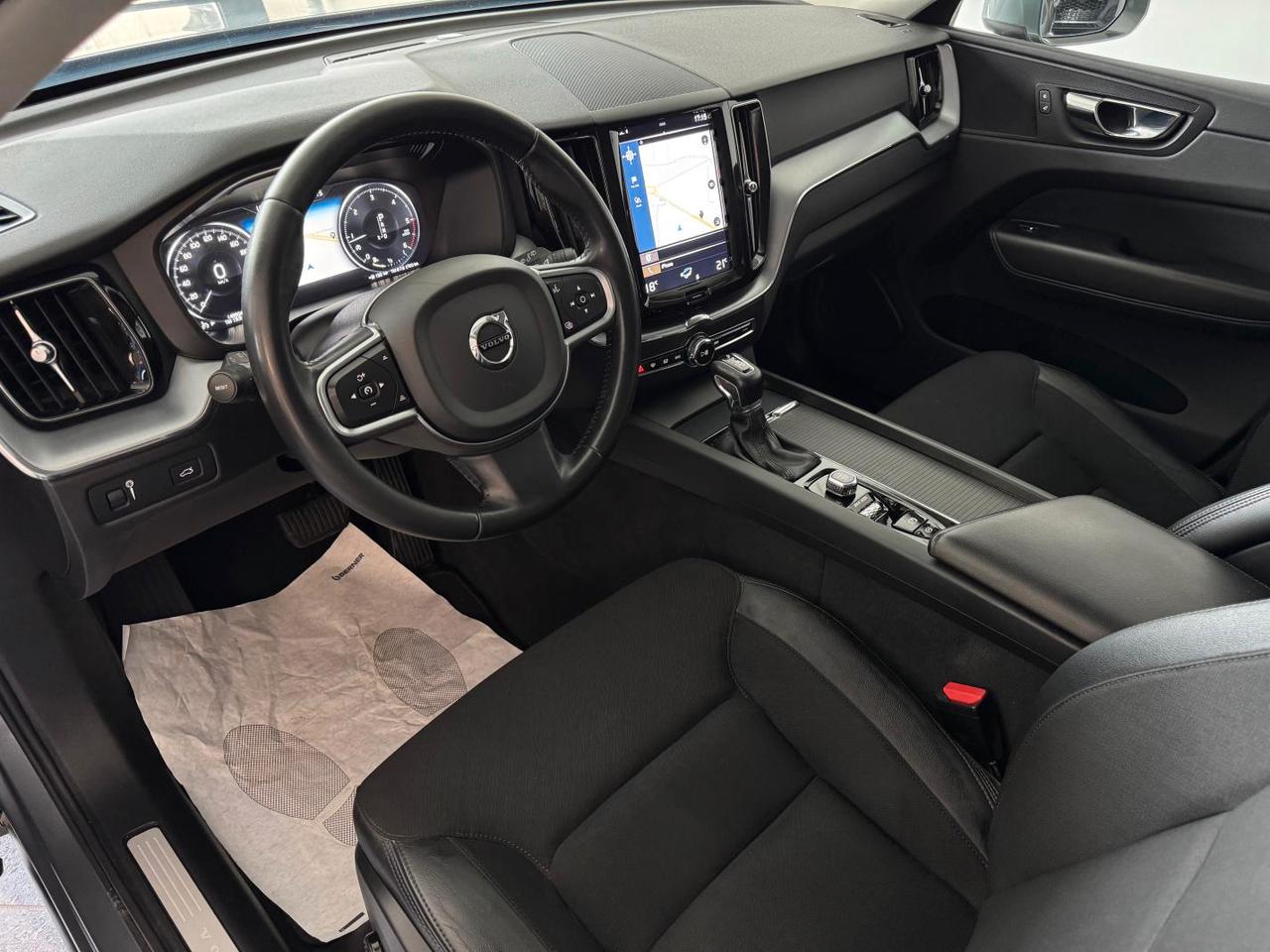 Volvo XC60 2.0 d4 190cv Awd Momentum Cockpit Full