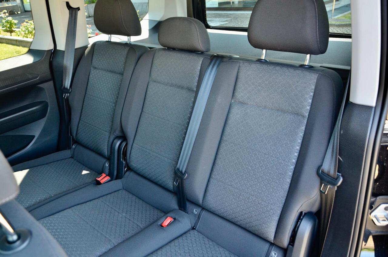 FORD TOURNEO CONNECT TITANIUM 1.5 114cv 7 POSTI, IVA COMPRESA, GARANZIA UFF FORD, UNICOPROPRIETARIO, UFF ITALIANA, EURO 6D, GANCIO TRAINO, APPLE ANDROID, PERMUTE