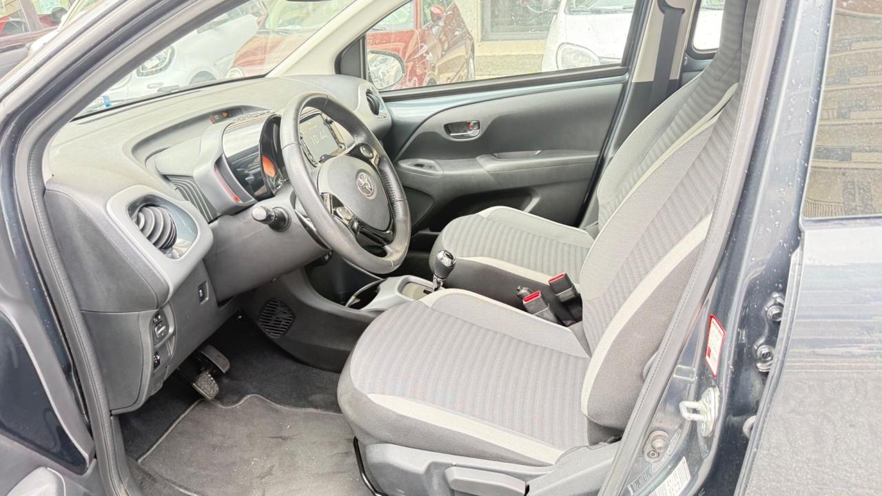 Toyota Aygo 1.0 VVT-i 72 CV 5 porte x-play MMT C.AUTOMATICO LED NAVI KAMERA PDC CERCHI 16