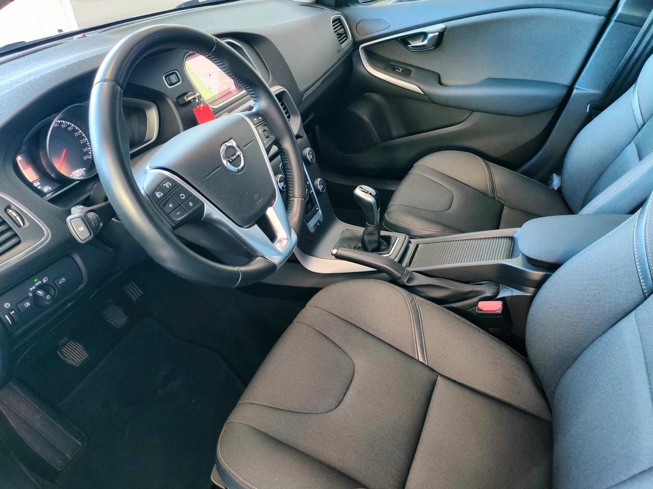VOLVO V40 CROSS COUNTRY 2.0 D2