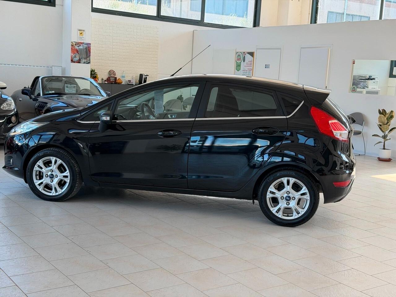 Ford Fiesta 1.5 TDCi 75CV 5 porte Black & White Edition