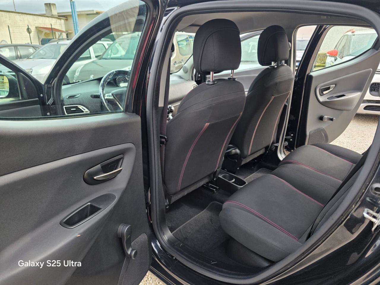 Lancia Ypsilon 0.9 TwinAir 85 CV 5 porte Metano Ecochic Elefantino