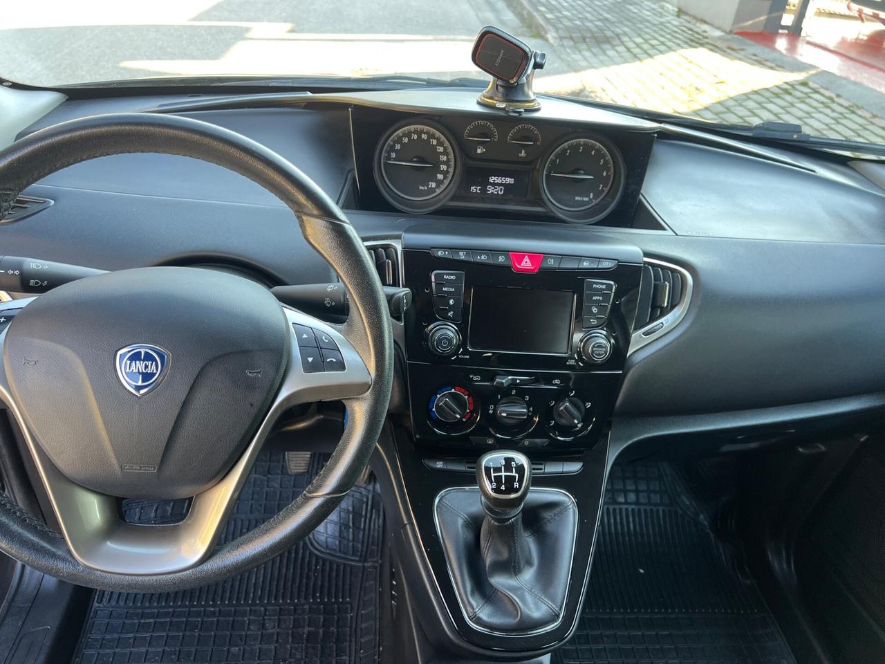 Lancia Ypsilon 1.2 benzina 69cv Gold 2017