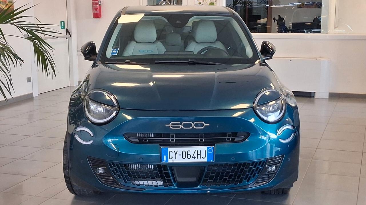 Fiat 600 Hybrid 100 CV DCT MHEV La Prima