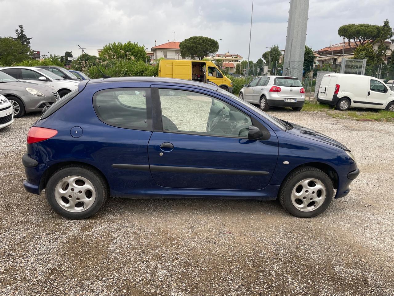 Peugeot 206 1.1 3p. XT