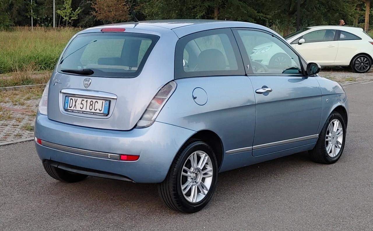 Lancia Ypsilon 1.3 MJT 90 CV Platino