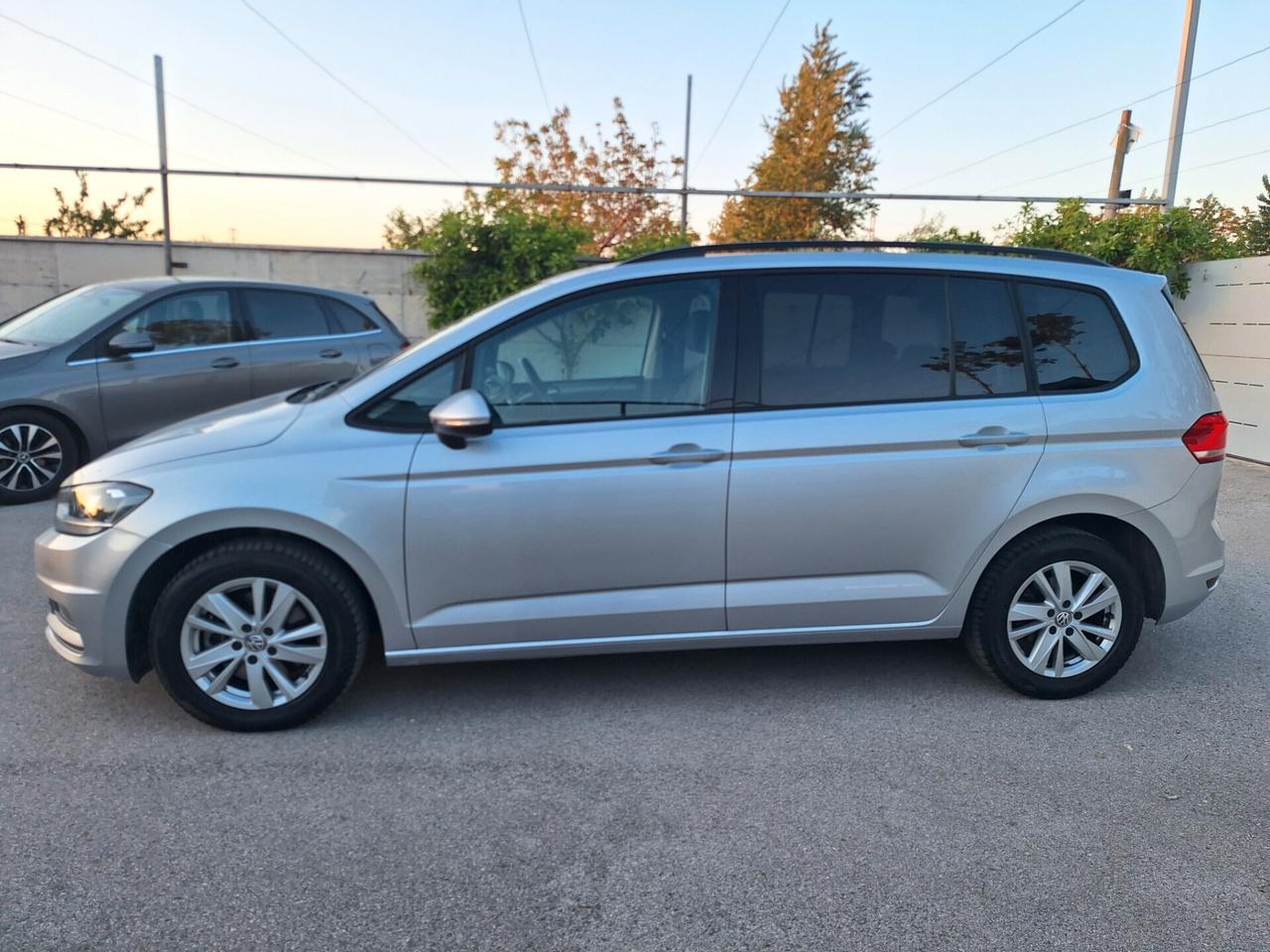 Volkswagen Touran 2.0 TDI 150cv Business NAV+RETROCAM. 2019