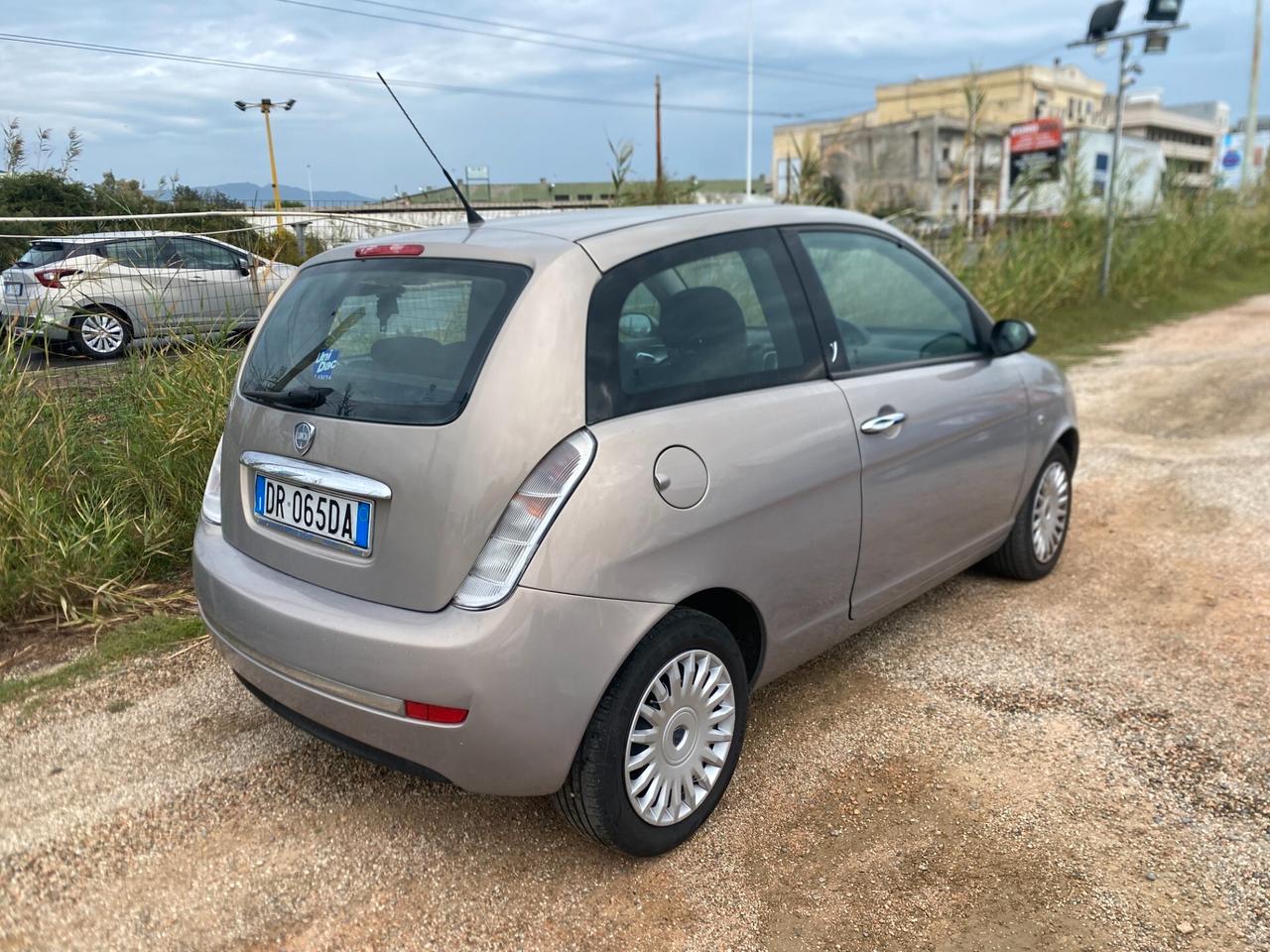 LANCIA YPSILON 1. ANNO 2008 ADATTA NEOPATENTATI