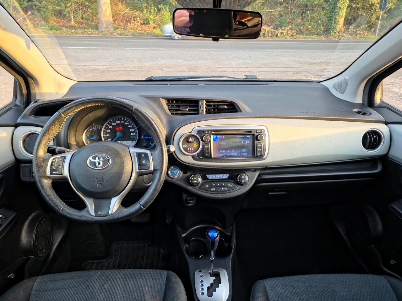 Toyota Yaris 1.5 Hybrid 5 porte Lounge E5B Automatico NEO 2014