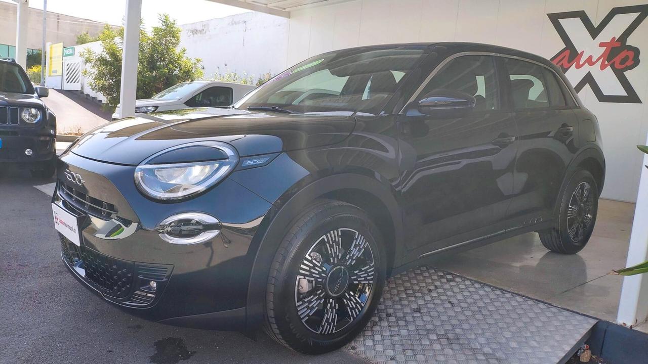 Fiat 600 Hybrid 1200 cc 100 CV C. Automatico km 0