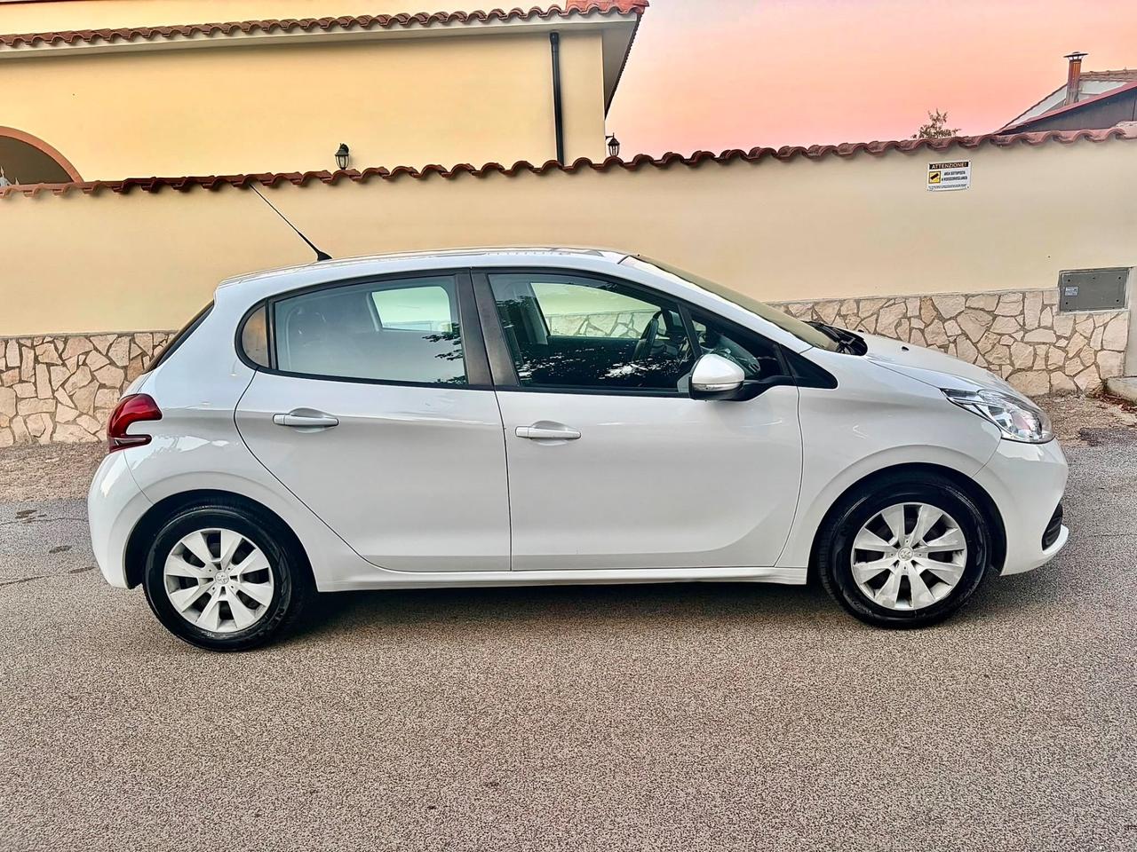 Peugeot 208 1.4 HDi 68 CV 5 porte Allure