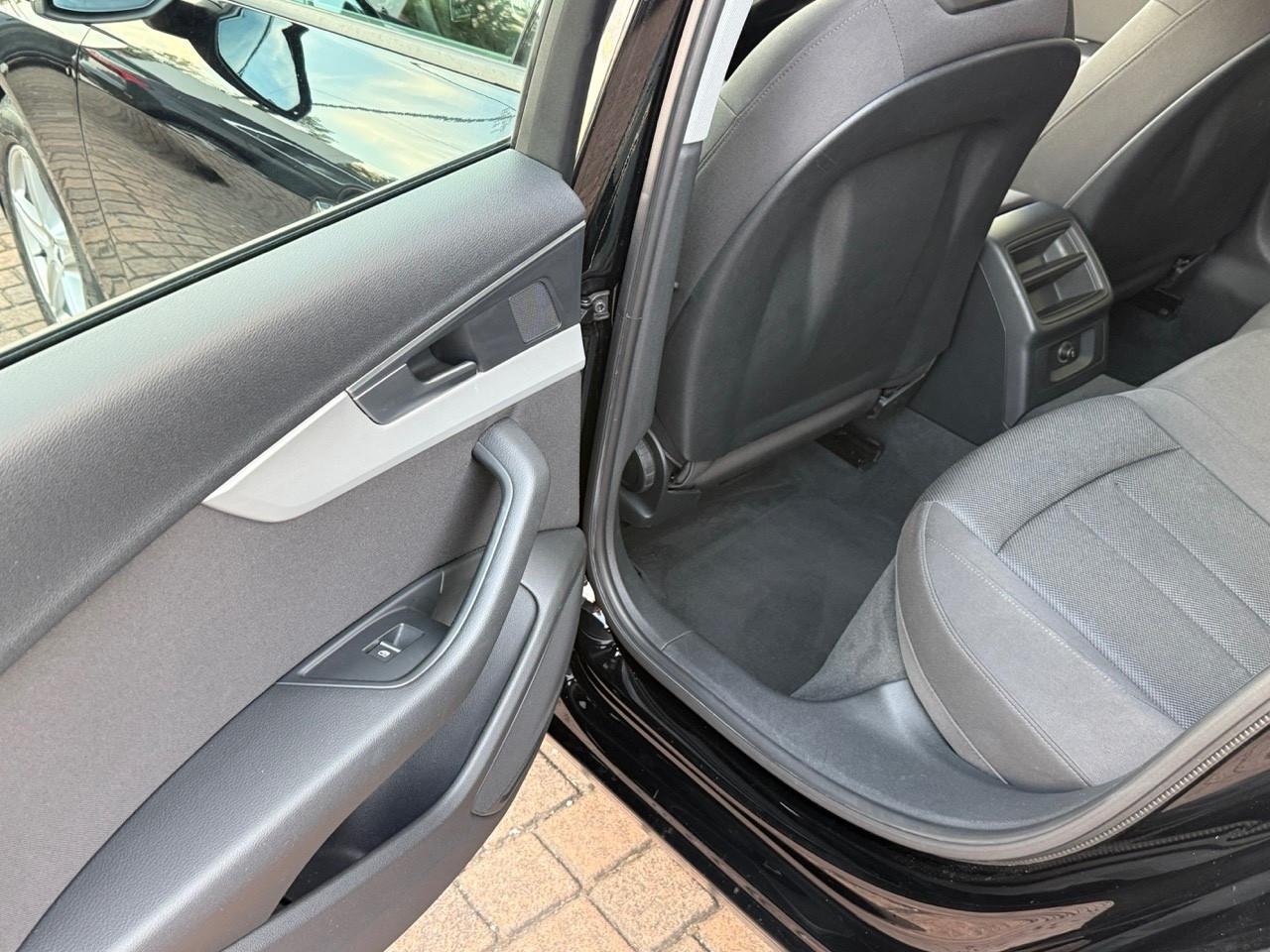 Audi A4 Avant 30 TDI/136 CV S tronic PREZZO REALE