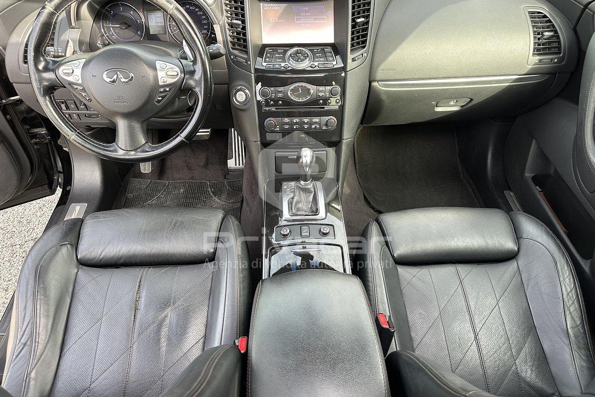 INFINITI QX70 3.0 diesel V6 AT S