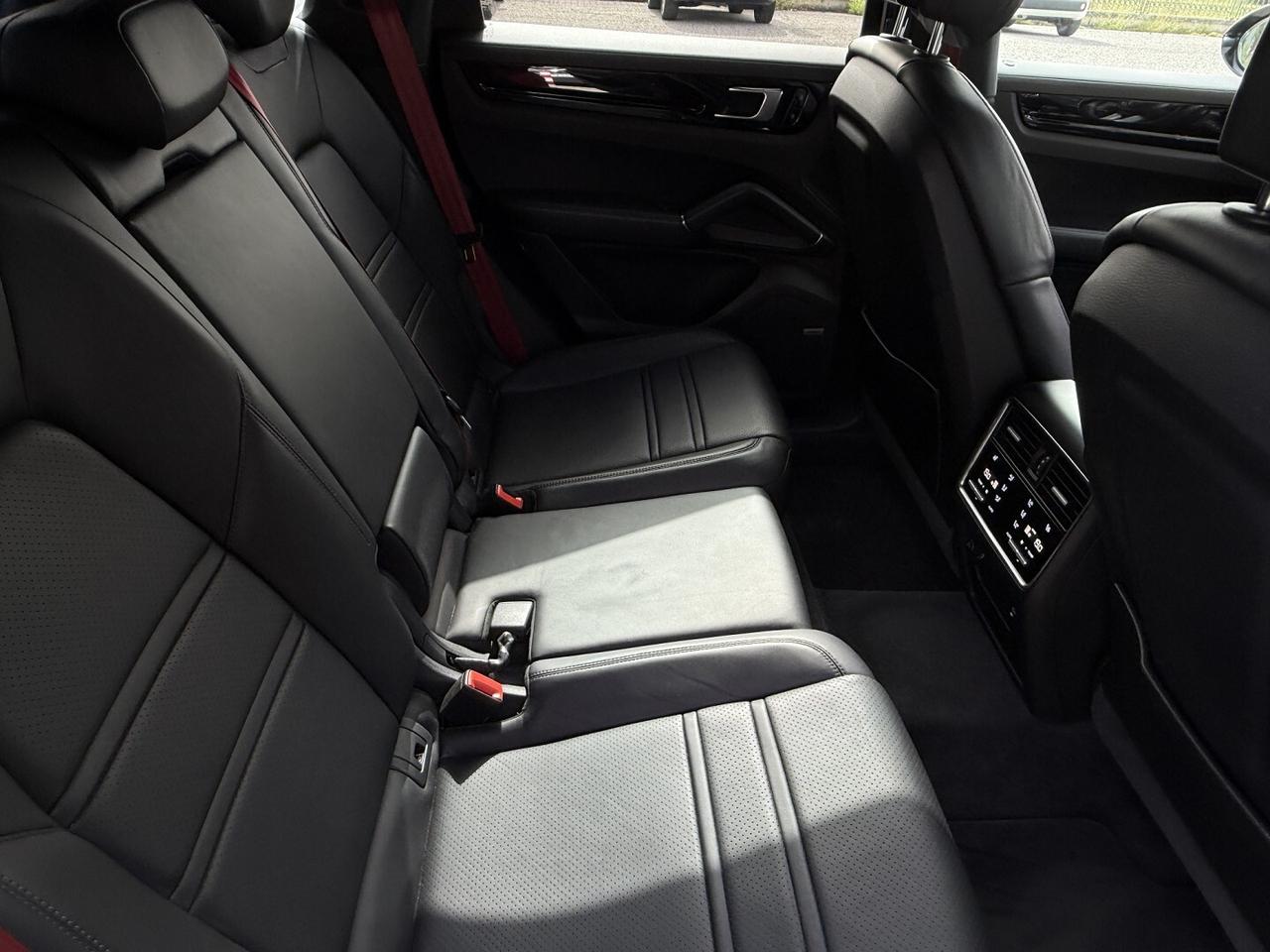 PORSCHE CAYENNE COUPE GTS SPORT CHRONO E-HYBRID