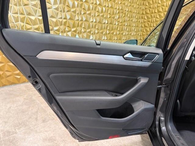 Volkswagen Passat Variant 2.0 tdi Highline 150cv dsg
