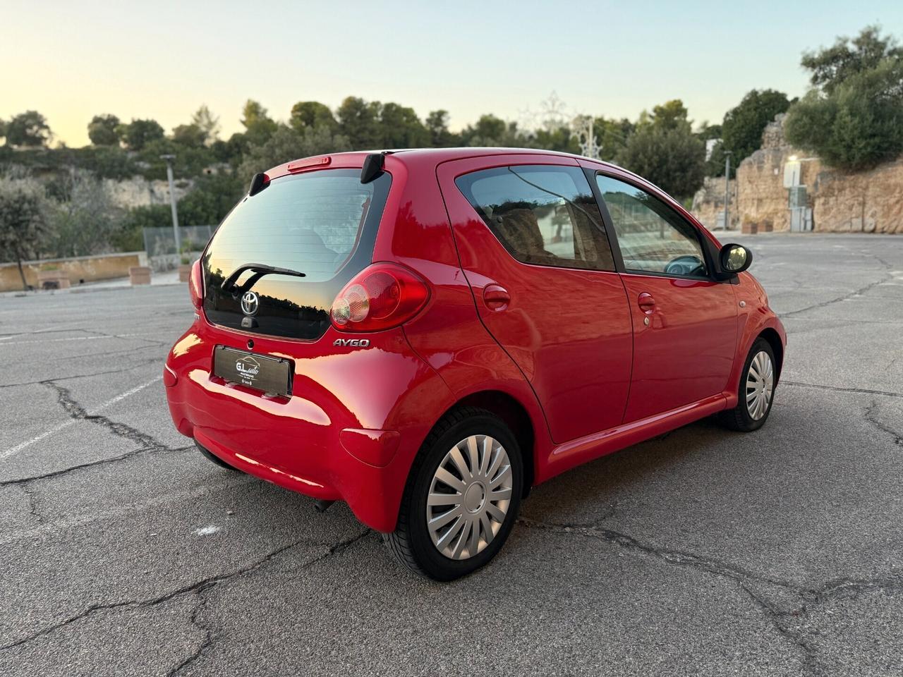 Toyota Aygo /1.0 68CV/NEOPATENTATI/5 POSTI/CLIMA
