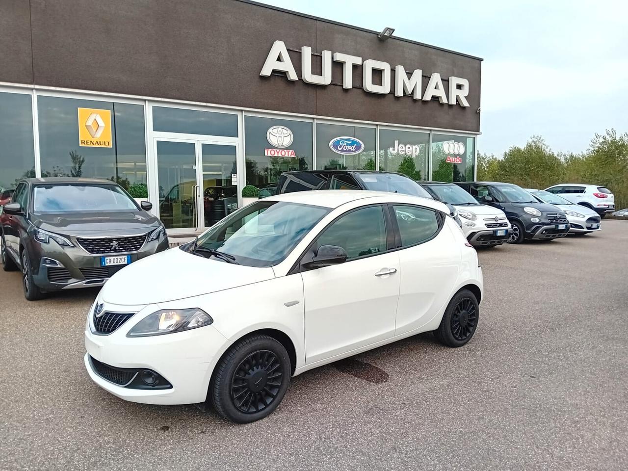 Lancia Ypsilon 1.0 firefly hybrid Silver OK NEOPATENTATO