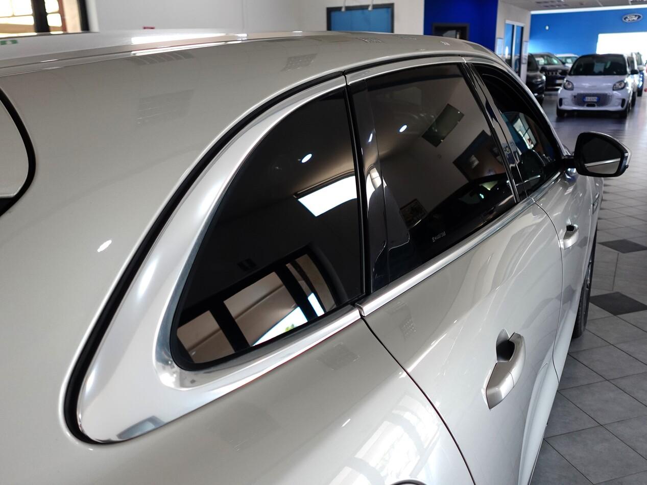 Jaguar F-Pace 2.0d 180 CV AWD R-SPORT
