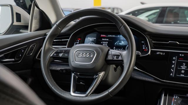 AUDI Q8 55 TFSI quattro tiptronic