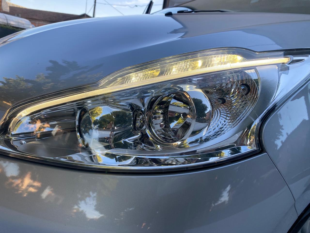 Peugeot 208 PureTech 82 5 porte Allure NEOPATENTATI!!!
