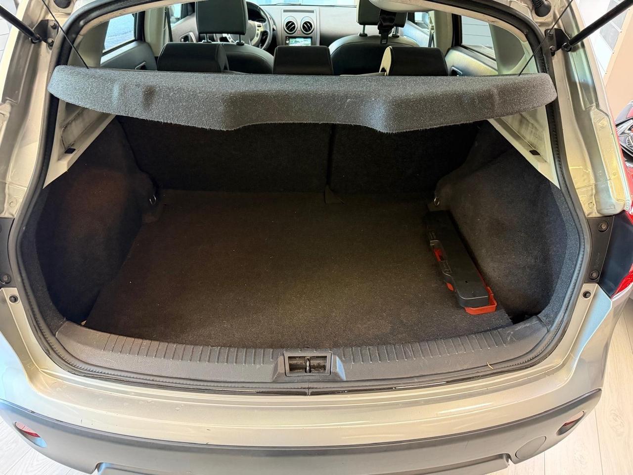 Nissan Qashqai 2.0 dCi DPF 4WD aut. Tekna 100.000KM UNICOPROPR