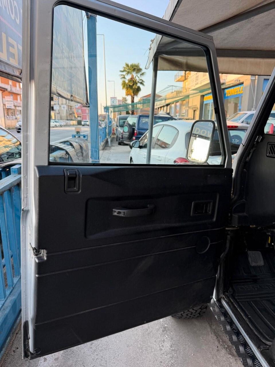 Land Rover Defender 110 2.4 TD4 Station Wagon N1