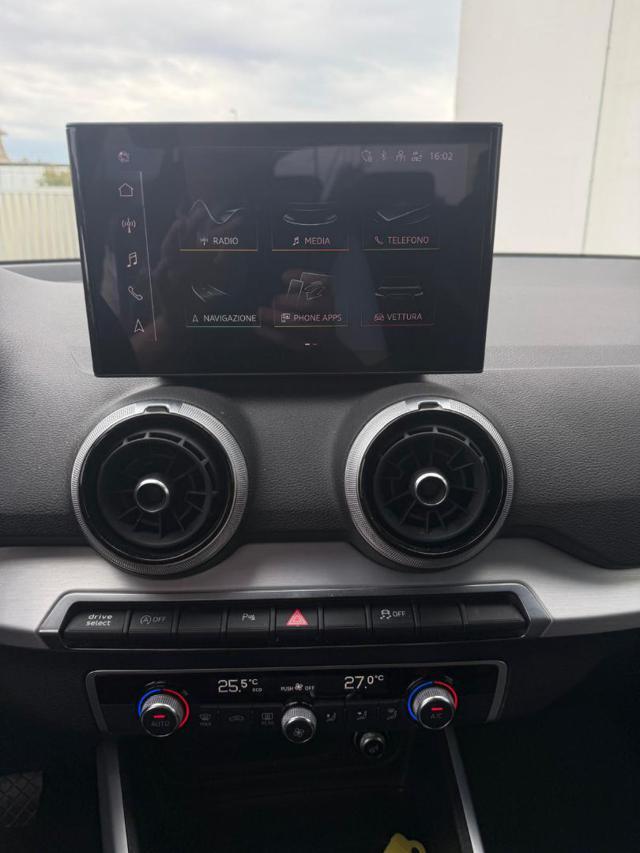 AUDI Q2 35 TFSI S tronic Identity Black