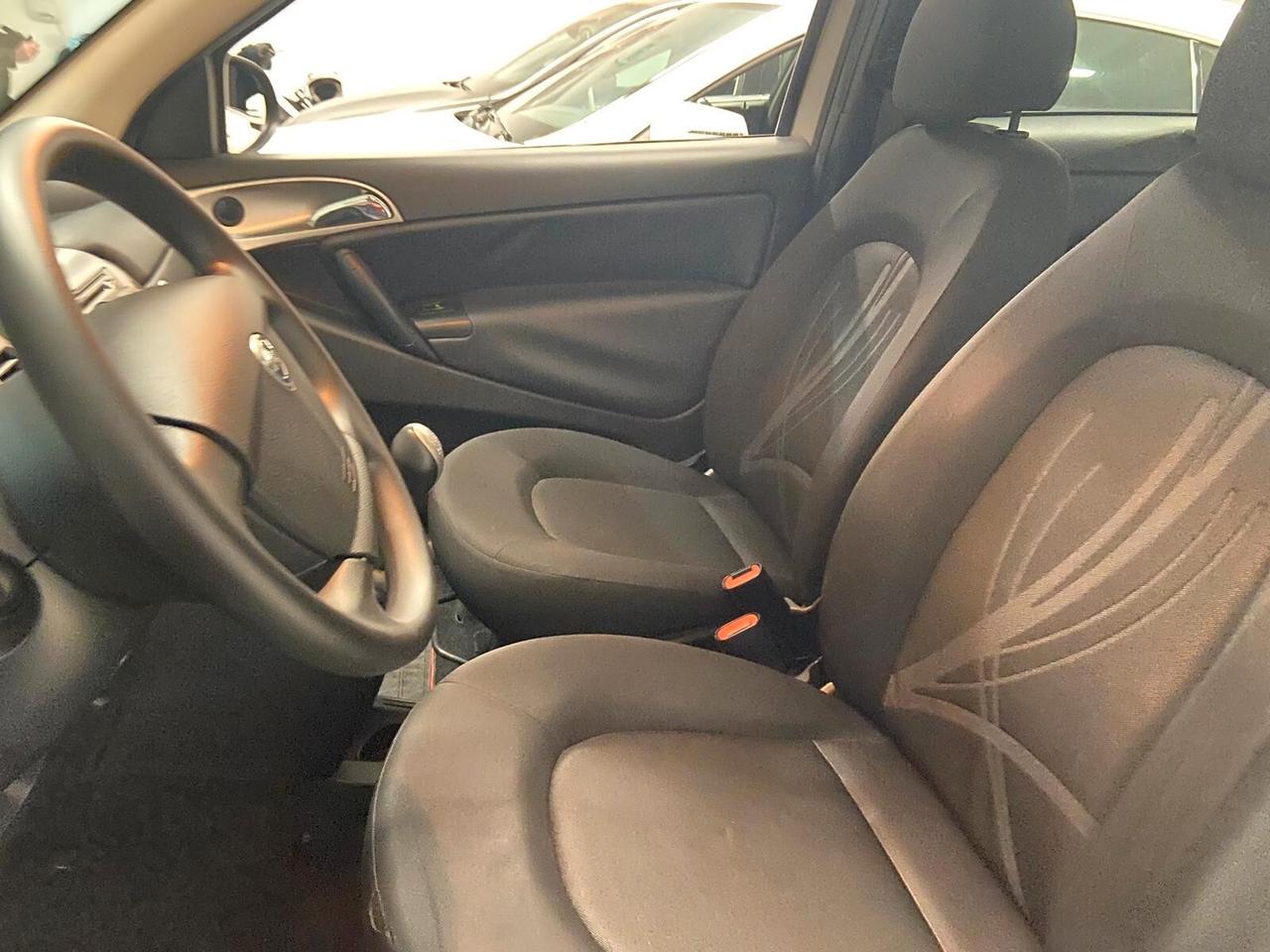 Lancia Ypsilon 1.3 MJT 75 CV Diva